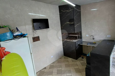 Casa de 2 quartos em Rua Orange, Vila Luzita, Santo André - Venda!