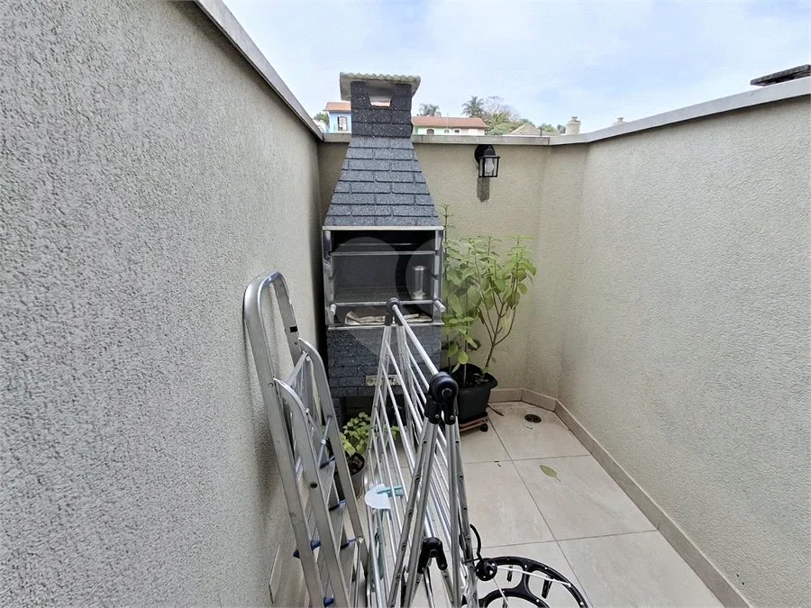 Casa à venda com 3 quartos, sendo 1 suíte, no condomínio Vila Arnoni, São Paulo - SP