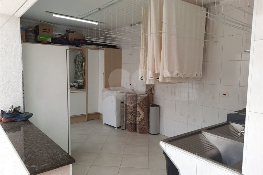 casa térrea na Vila Romana, 07 vagas de garagem, 4 quartos,, sendo 1 suíte amplo quintal.