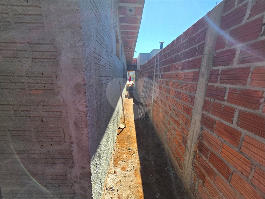 Casa térrea 3 dormitório 1 suíte com closet à venda no Condomínio Vileneuve,