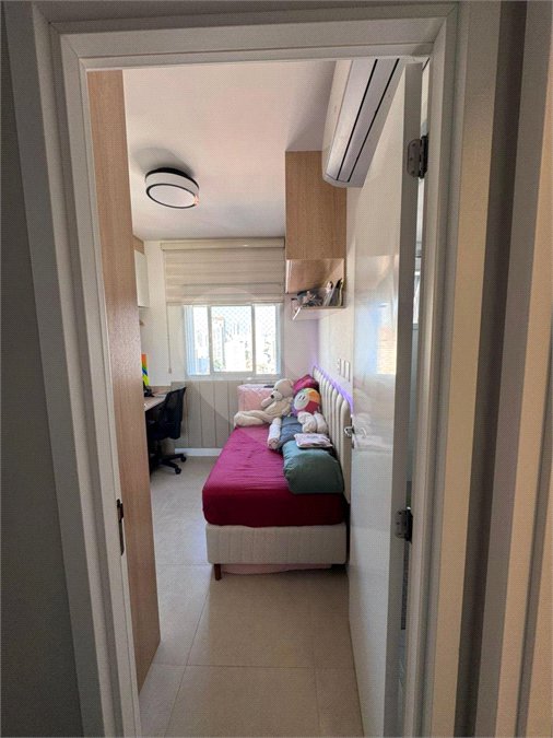 Apartamento á venda de 81m2 no Ipiranga com 2 dorms, 2 suítes, 3 banheiros, 2 vagas. Estuda permuta.