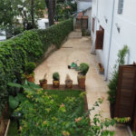 Lindo sobrado, possui 3 dormitórios, sendo 1 suíte master com sacada, banheira, e 4 vagas