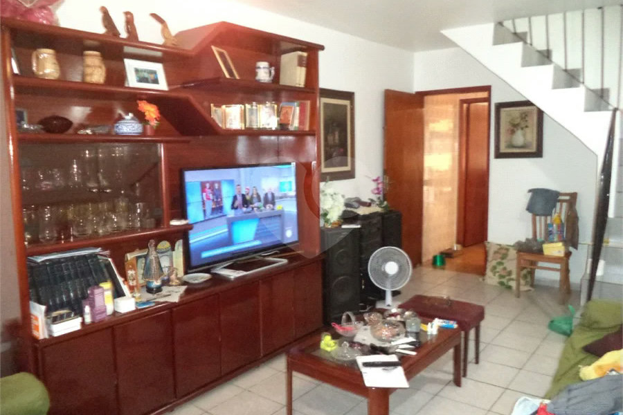 4 dormitórios, suíte no térreo e 2 vagas no Jardim Peri, próximo ao Horto Florestal!