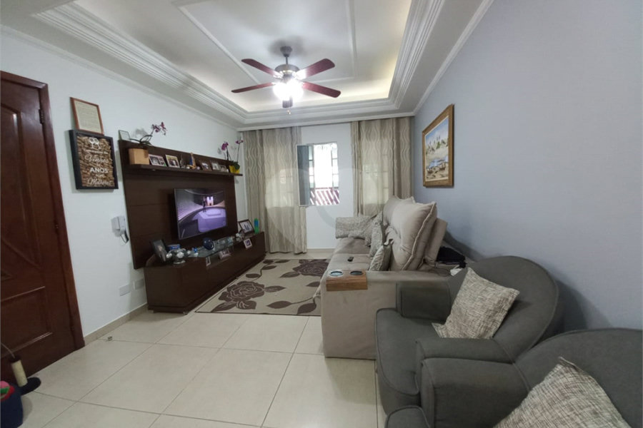 Sobrado Espaçoso na Vila Lúcia com 3 quartos/1 suíte área gourmet e 2 vagas de garagem
