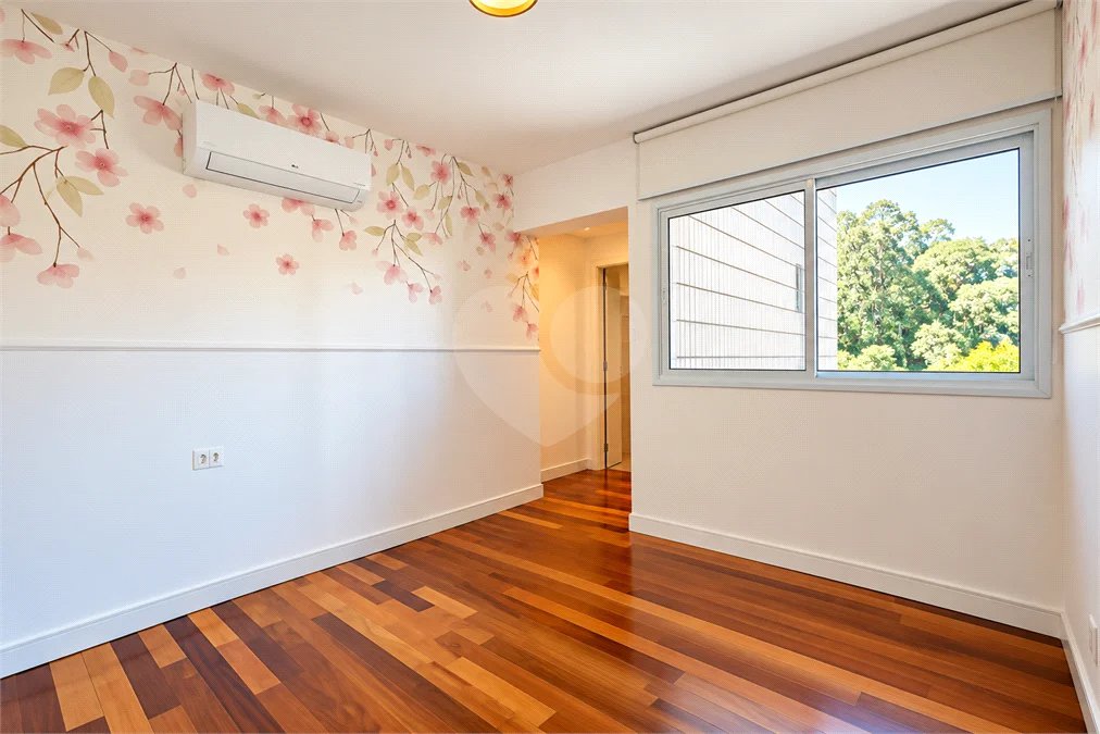 Apartamento à venda com 4 quartos, sendo 1 suíte, em Alto da Boa Vista, São Paulo, SP
