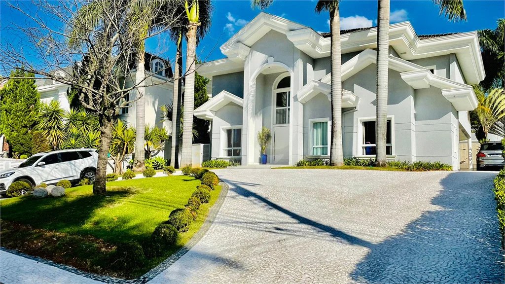 Belíssima casa à venda com 700 m² no Condomínio Tamboré, em Alphaville!!!