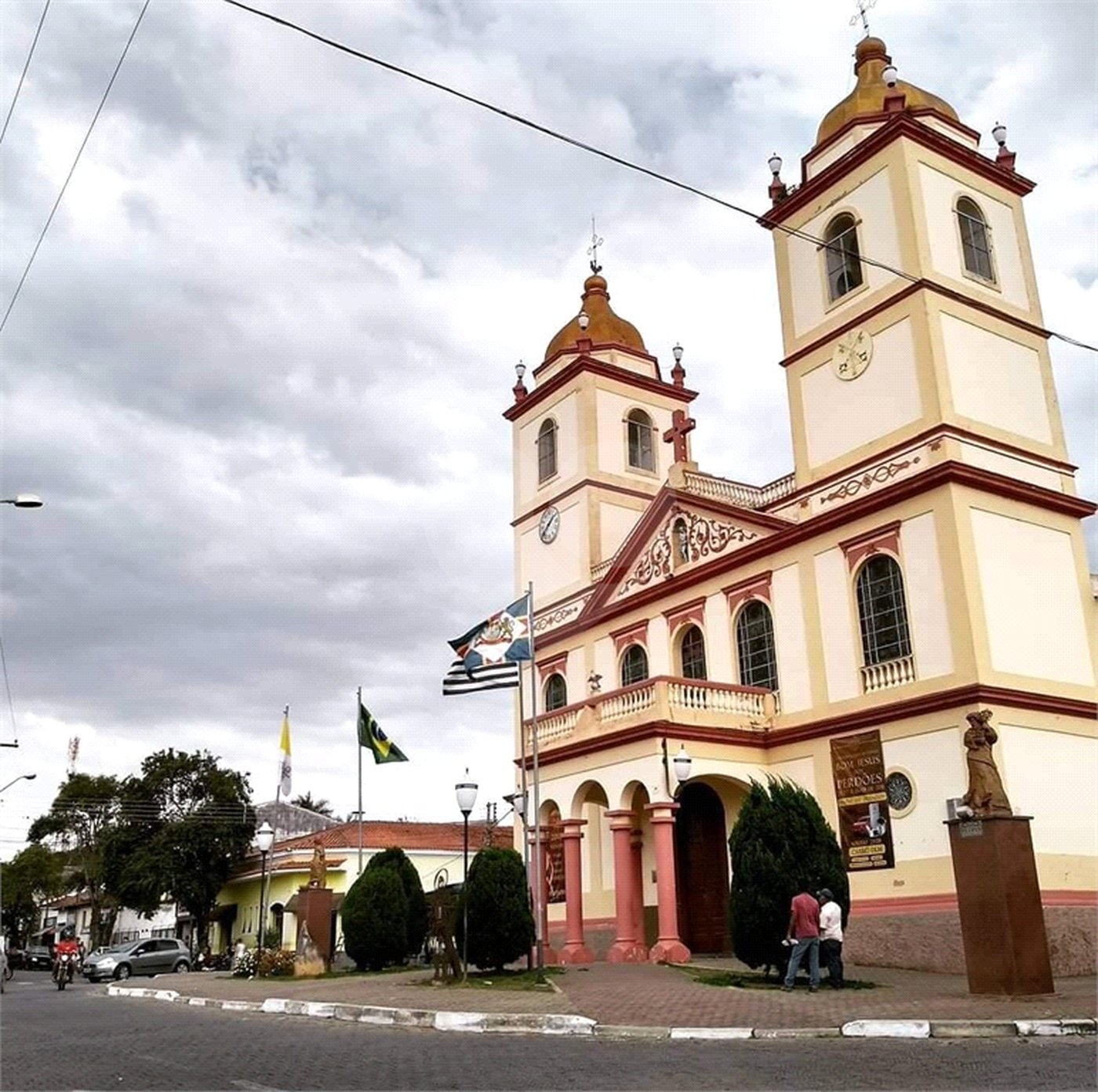 Terreno em Bom Jesus dos Perdões com 290 metros, excelente localização, pronto para construir