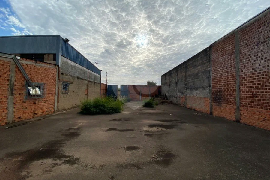 Terreno e Barracão comercial à venda ou locação, no bairro Santa Rosa - Piracicaba/SP.