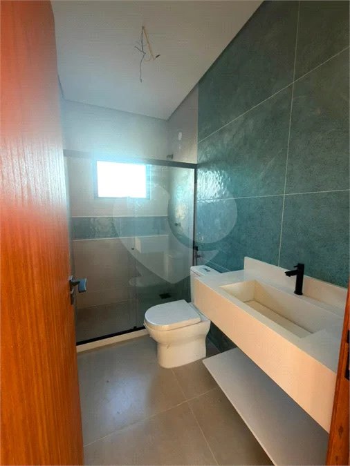 Casa à Venda no Ogiva em Cabo Frio com 4 Quartos em Condomínio Fechado