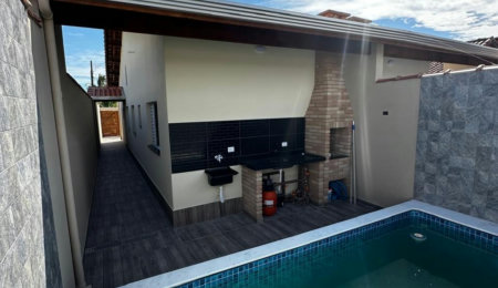 Casa à venda com 2 quartos, sendo 1 suíte, em Itanhaém, SP