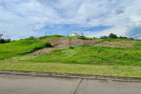 Terreno à Venda em Condomínio de Alto Padrão na Cidade de Vinhedo/SP.