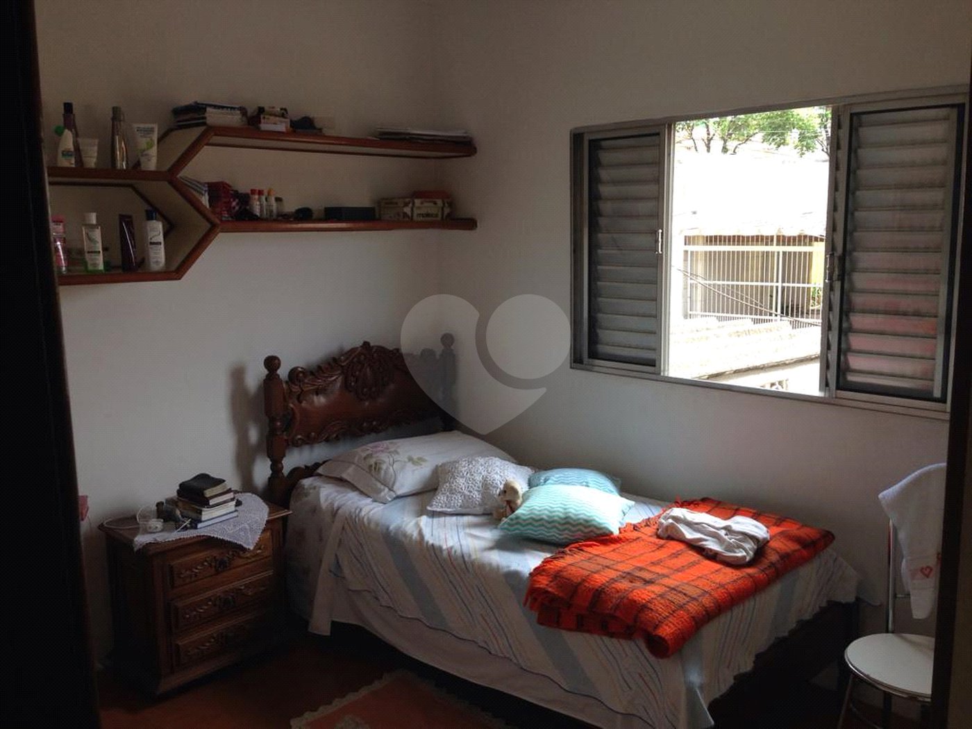 Vende-se Sobrado em Condomínio Fechado – 3 Dormitórios | 180 m²