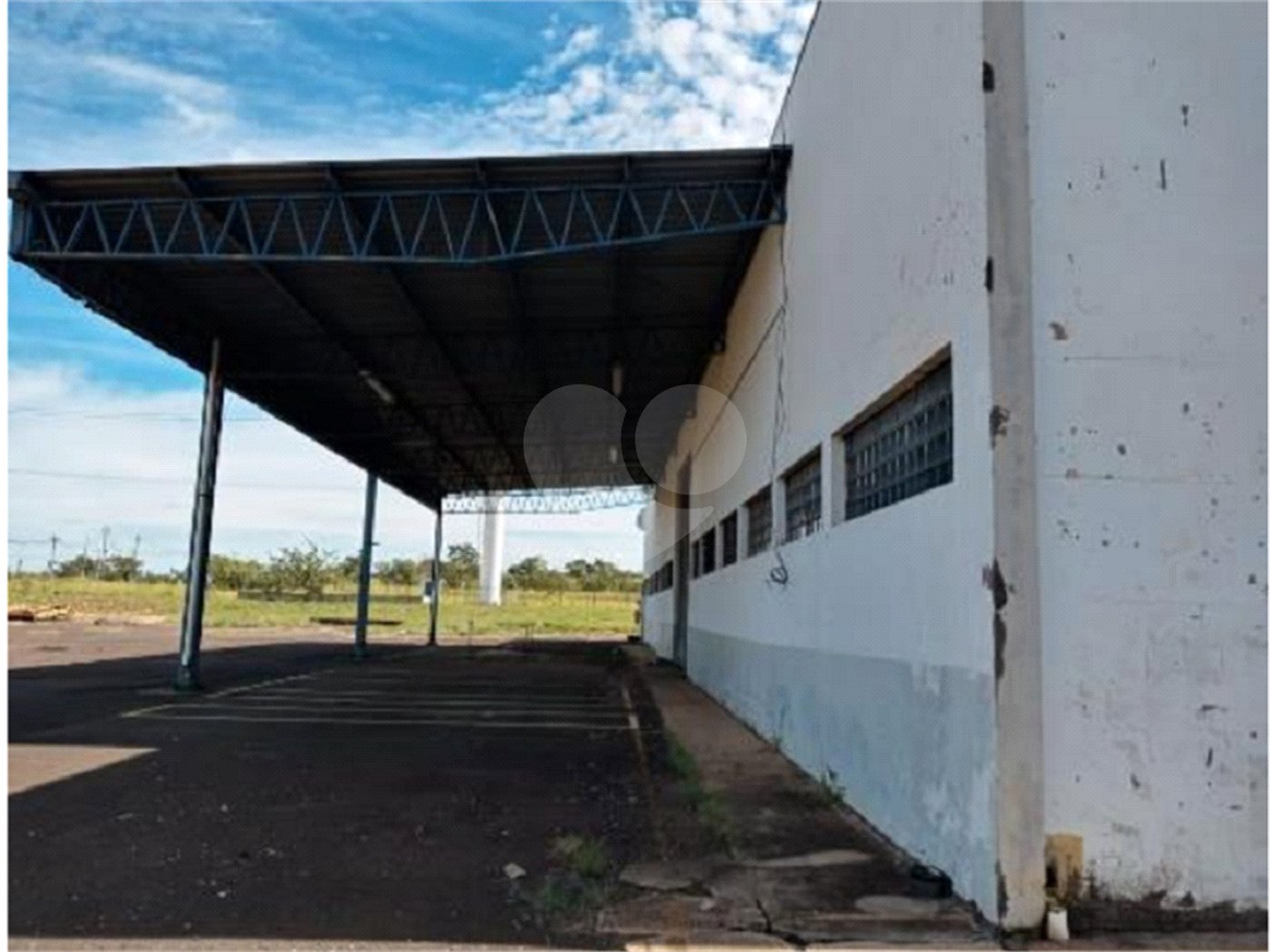 Galpão Comercial .