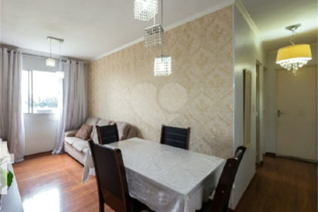 Apartamento na Mooca de 2 dormitórios, sala cozinha e banheiro, com portaria, academia e portaria.