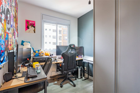 Apartamento a venda na Rua Gaspar Lourenço totalmente reformado - 2 quartos, varanda