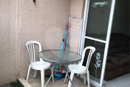 Avenida Tiradentes apartamento no térreo