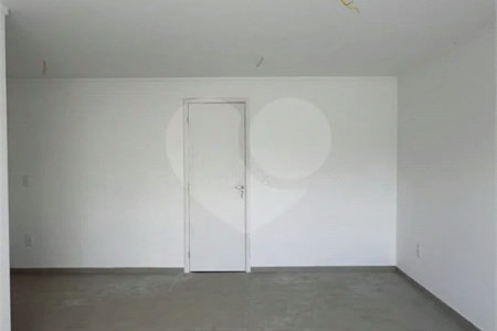 Casa duplex com 4 quartos, piscina e área gourmet, em condomínio com lazer completo e localização estratégica ao lado do Park Shopping.