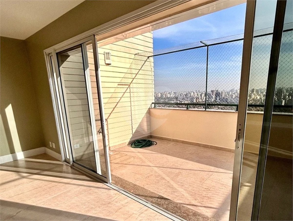 Cobertura Triplex 500M2, 4 suítes, 6 vagas para locação ou venda