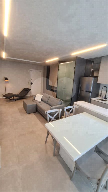 Apartamento com 2 dormitórios e uma suíte, mobilíado no Ibirapuera.