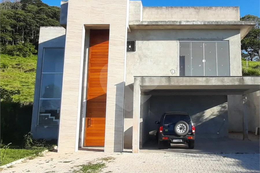 Casa nova na Serra da Cantareira com 3 suítes