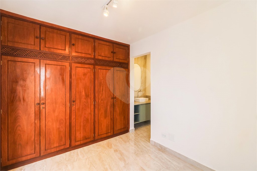 Apartamento 1 Dormitório à Venda na Rua Frei Caneca