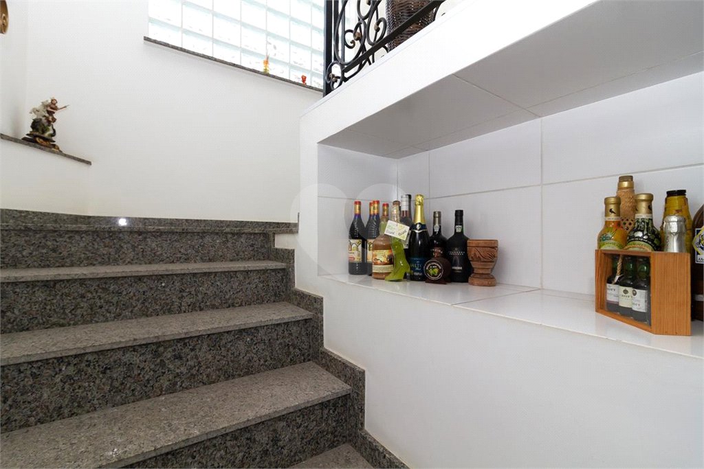 Casa Sobrado à venda com 342 m², 3 dormitórios, sendo 2 suítes, 4 vagas na Vila Mariana - São Paulo.