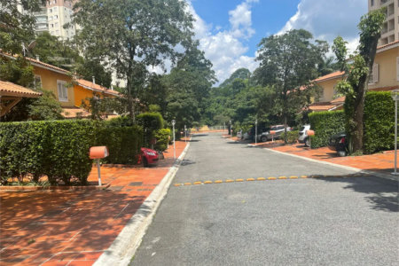 Casa à venda com 3 quartos, sendo 1 suíte,  no condomínio Vilagio Viccino, São Paulo - SP