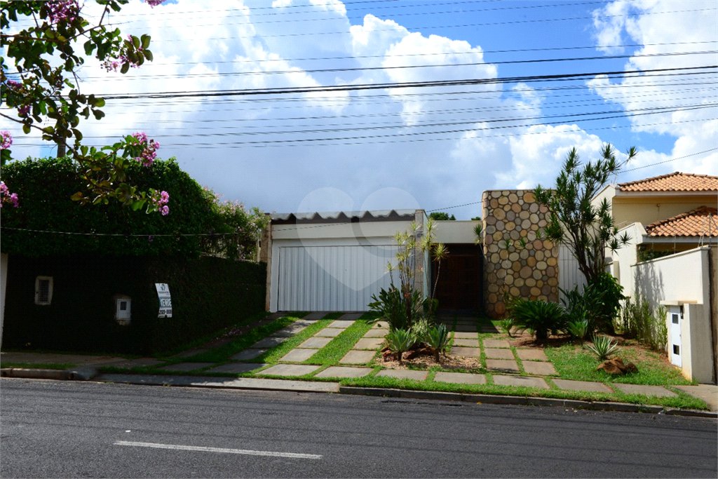 Casa térrea em Araraquara/SP.