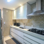 Espaço, conforto e uma localização privilegiada fazem deste apartamento mobiliado no Baeta Neves, em São Bernardo do Campo, uma excelente opção para seu novo lar. Com 118 m², três dormitórios e quatro banheiros, o imóvel oferece ambientes amplos para acomodar a família e receber amigos com comodidad