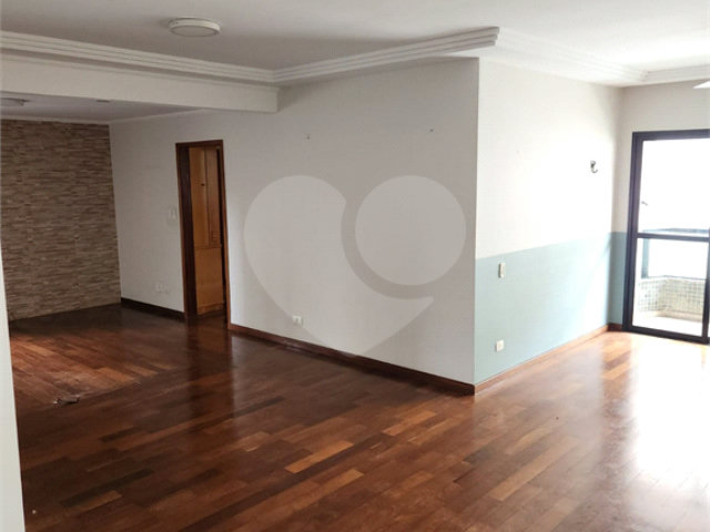 Apartamento à venda com 3 quartos, sendo 1 suíte,  em Saúde, São Paulo, SP