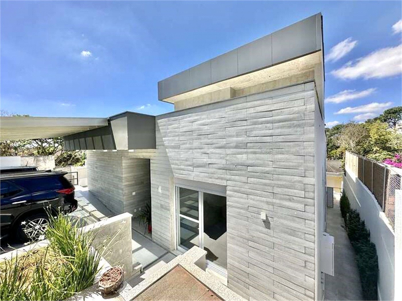 Casa Contemporânea e Mobiliada no Condomínio Palos Verdes – A Essência do Alto Padrão na Granja Viana – 7 suítes, 4 pavimentos com elevador
