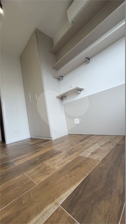 Apartamento de 2 quartos mobiliado à venda no Paraíso