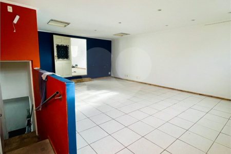 Linda casa com 600 m² e 6 vagas de garagem à venda próximo ao metrô Ana Rosa!!
