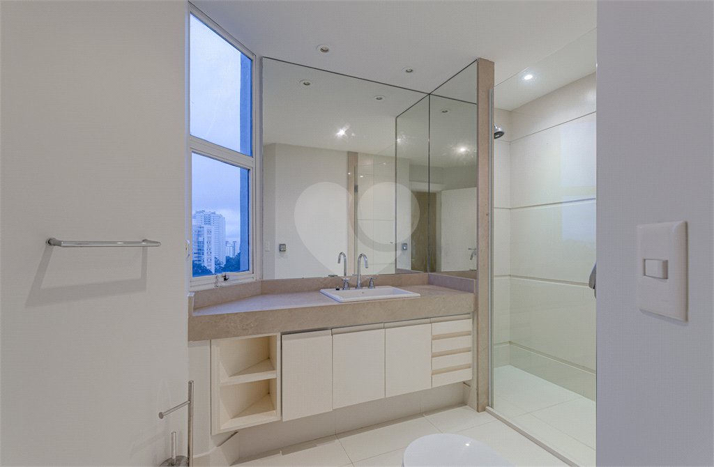 Apartamento à venda ou para alugar com 4 suítes em Alto da Boa Vista, São Paulo, SP