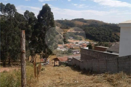 Terreno em Bom Jesus dos Perdões com 290 metros, excelente localização, pronto para construir