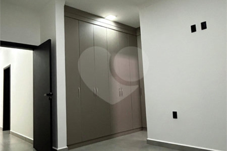 Casa térrea 3 quartos 1 suíte no residencial Terra dos Buritis