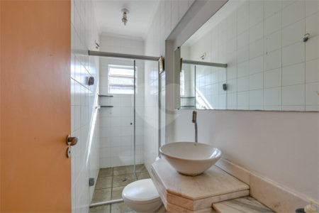 Casa à venda com 5 quartos, sendo 3 suítes, no condomínio Triplex, São Paulo - SP