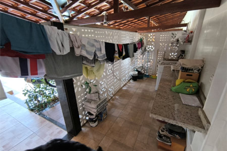 Casa à Venda no Santa Marta com 3 Suítes e Piscina