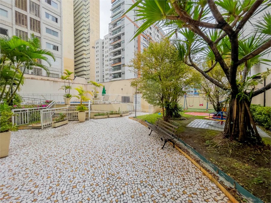 **Apartamento reformado em Higienópolis | 75 m² | 2 dormitórios | 2 banheiros | 1 vaga**