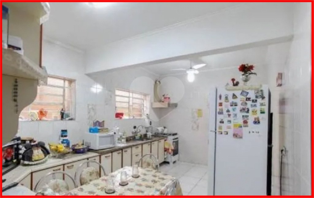 Sobrado com 3 Quartos e 4 banheiros à Venda, Venha fazer uma visita.