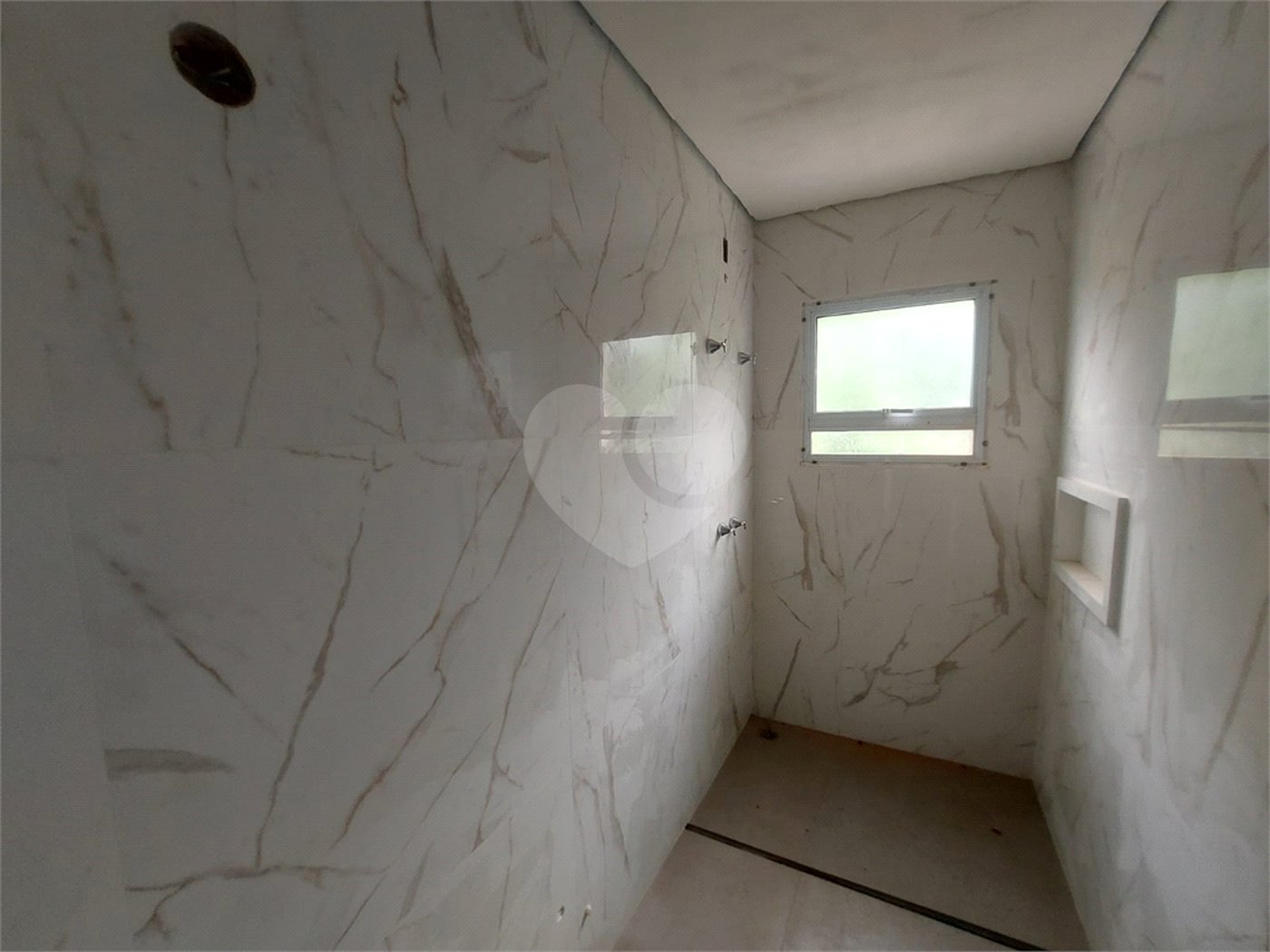 Sobrado à venda com 3 quartos, sendo 1 suíte, em Vila Omízollo, Louveira, SP