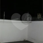 Casa térrea com 3 dormitórios, sendo 1 suíte.