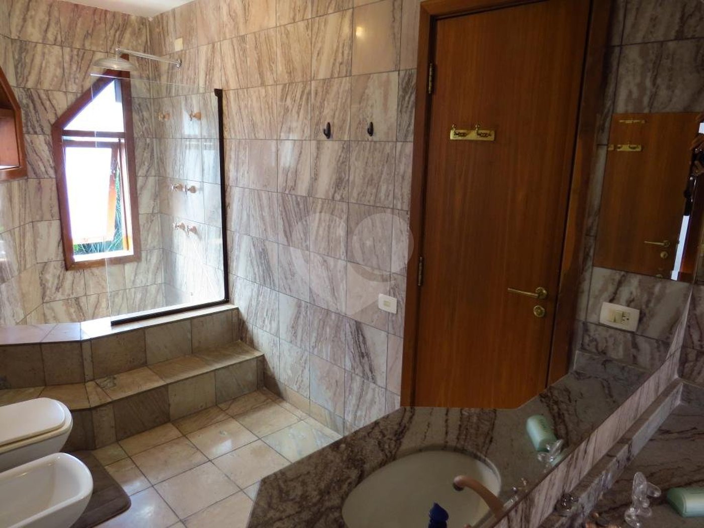 Casa de Vila à venda com 5 quartos, sendo 3 suítes, em Morumbi, São Paulo, SP