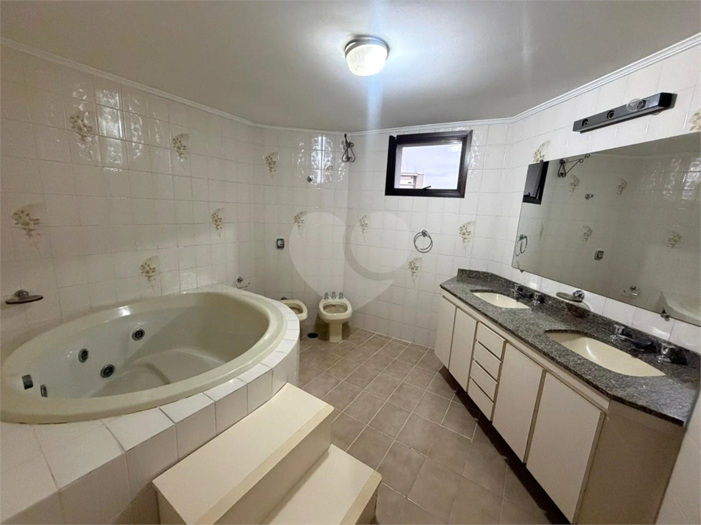 Apartamento com 3 suítes no Jardim França