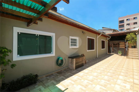 Casa à Venda em São Caetano do Sul com 188 m², 2 Vagas e Churrasqueira.