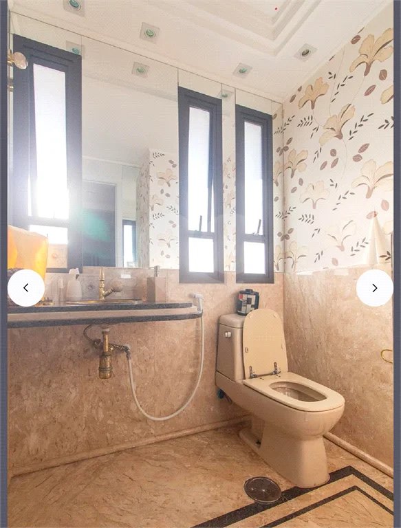 Apartamento de 200m² com 3 dormitórios, 2 suítes e 3 vagas em condomínio 1 por andar.