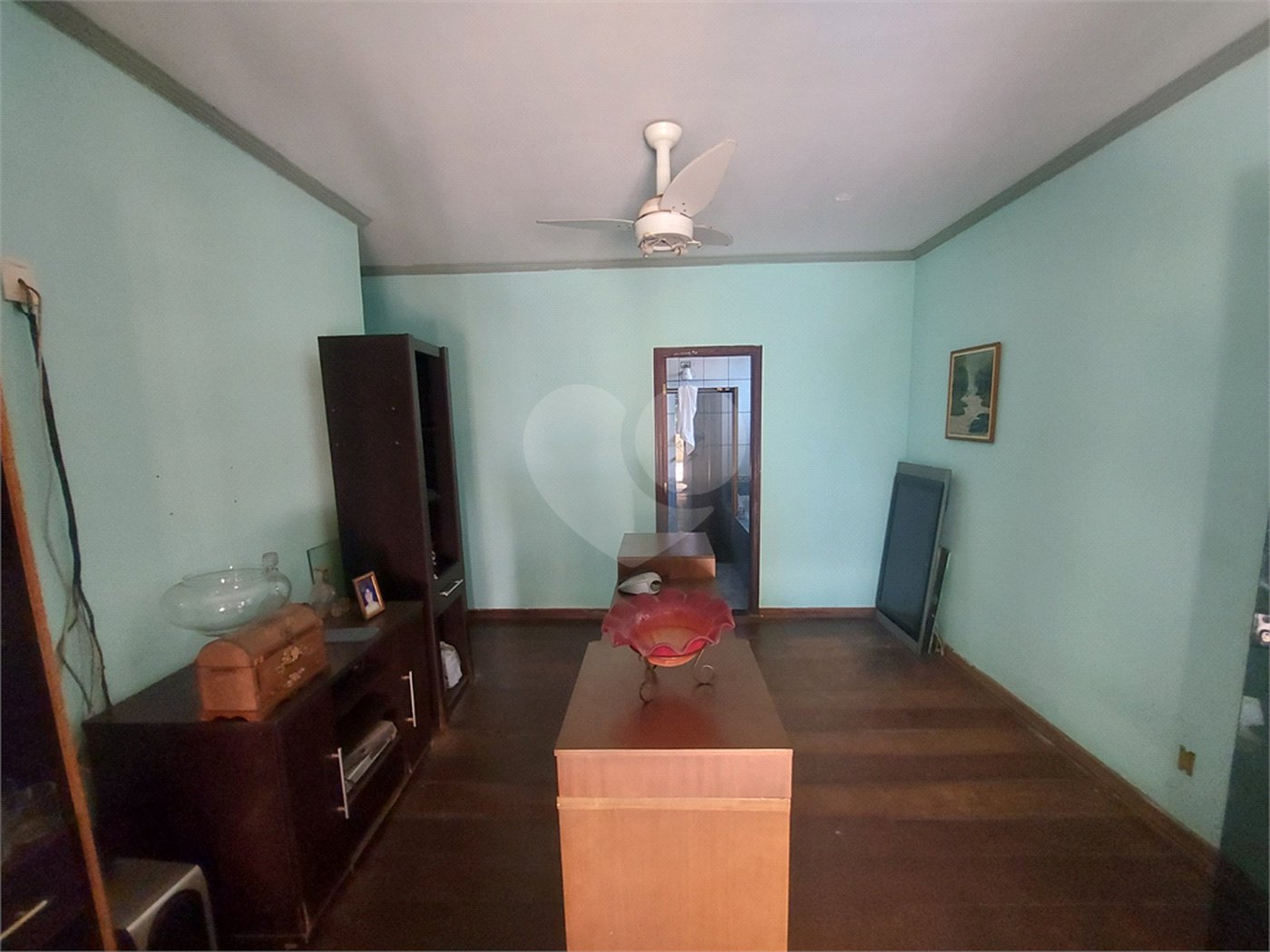 Casa térrea com piscina no Residencial Samambaia.