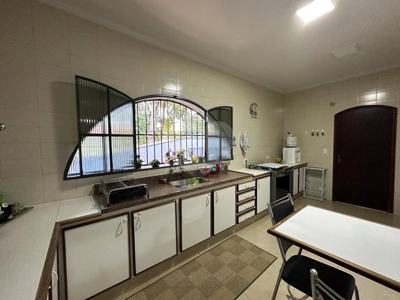 Casa assobradada à venda no bairro Nova Piracicaba, em Piracicaba/SP.