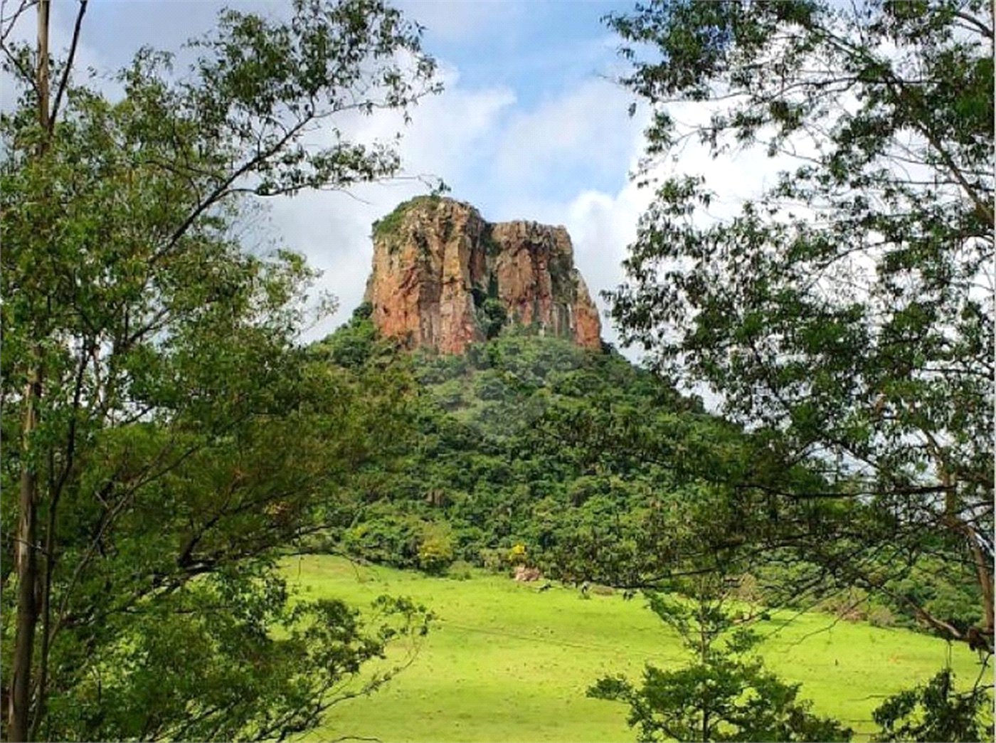 Fazenda à venda com 11 quartos no Centro, Analândia, SP