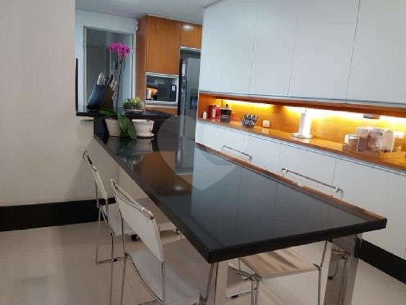 Apartamento de alto padrão à venda no Campo Belo – 214 m² | 4 dormitórios | 3 suítes | 4 vagas